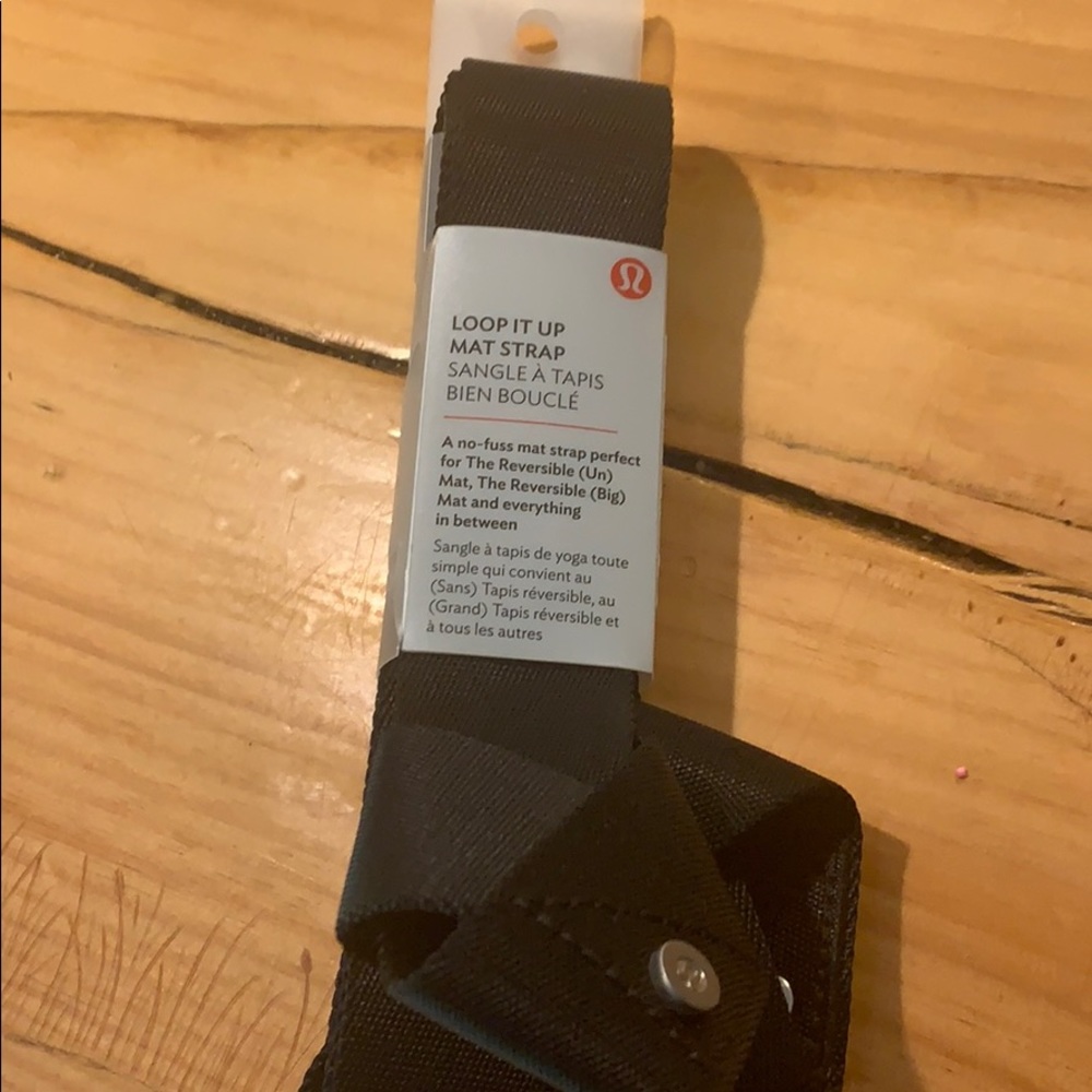 Lululemon Loop it up yoga mat strap-NEW